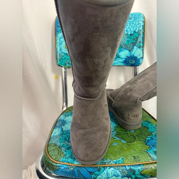 UGG Classic Gray Suede Boots Women’s Size 6 - Picture 12 of 13